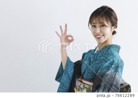 着物の女性 着物の女性 76612289