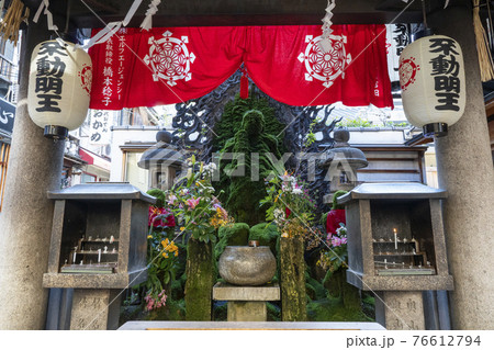 法善寺　水掛け不動尊 76612794