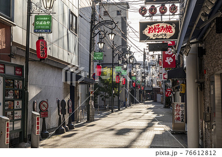 法善寺こいさん通り　朝　2021年4月 76612812