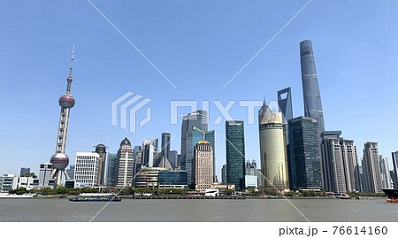中国・上海　外灘（ワイタン）から浦東を臨む風景 76614160