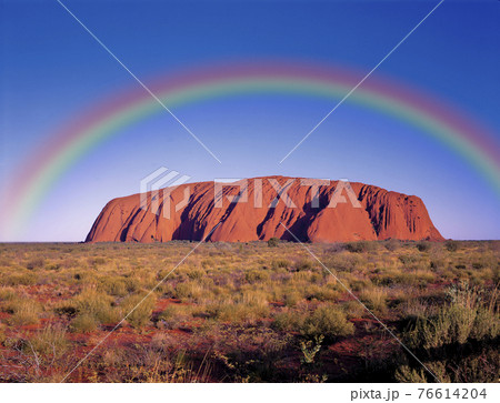エアーズロック上空にかかる虹 エアーズロック上空にかかる虹 76614204