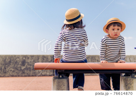 姉と弟 きょうだい 男女ポートレート 姉と弟 きょうだい 男女ポートレート 76614870