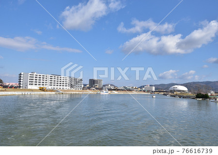 旧北上川から見た宮城石巻市 76616739