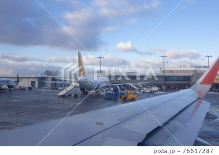 Staff at work at the airport Tempelhof 76617287