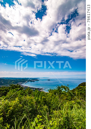 千葉県安房郡鋸南町にある鋸山展望台から見た東京湾側の風景 76617413