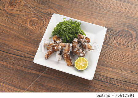 家族みんなで食べれるイサキのから揚げ　ほくほくやわらか♪ 76617891