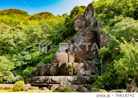 千葉県安房郡鋸南町にある鋸山日本寺で見た石に彫られた大仏様の風景 千葉県安房郡鋸南町にある鋸山日本寺で見た石に彫られた大仏様の風景 76618742