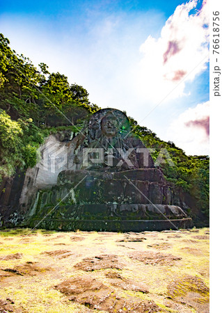 千葉県安房郡鋸南町にある鋸山日本寺で見た石に彫られた大仏様の風景 千葉県安房郡鋸南町にある鋸山日本寺で見た石に彫られた大仏様の風景 76618756