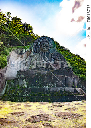 千葉県安房郡鋸南町にある鋸山日本寺で見た石に彫られた大仏様の風景 76618758