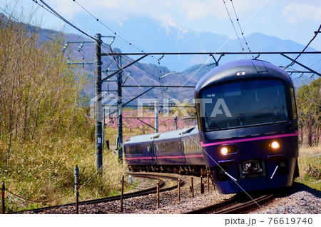 甲府へ回送されるお座敷桃源郷パノラマ号（ジョイフルトレイン華） 76619740