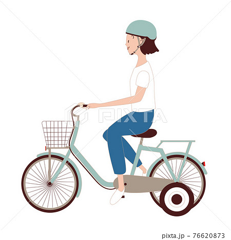 補助輪付き自転車に乗っている女の子のイラスト素材