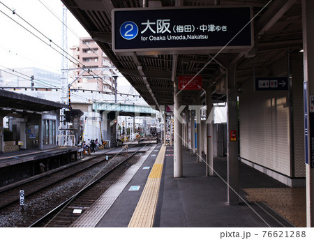阪急電車十三駅ホーム 阪急電車十三駅ホーム 76621288