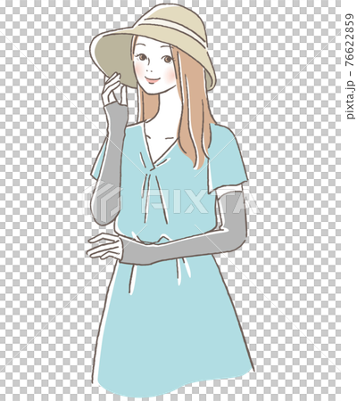 帽子とアームカバーで日焼け対策をする女性 76622859