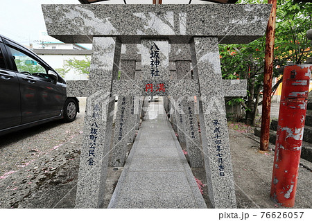くぐり鳥居 八坂神社(鹿児島県伊佐市大口上町) くぐり鳥居 八坂神社(鹿児島県伊佐市大口上町) 76626057