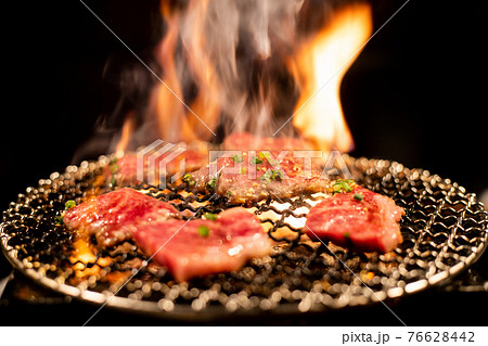 黒毛和牛　炭火焼肉 76628442