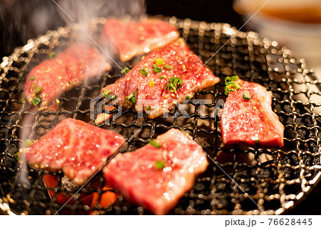 黒毛和牛　炭火焼肉 76628445