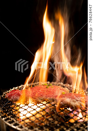 黒毛和牛　炭火焼肉 76628447