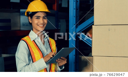 Female warehouse worker working at the storehouse Female warehouse worker working at the storehouse 76629047