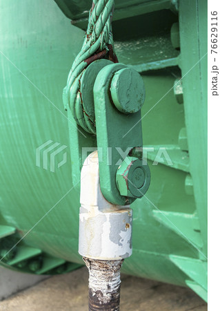 Close up view of of an old steel shackle Close up view of of an old steel shackle 76629116