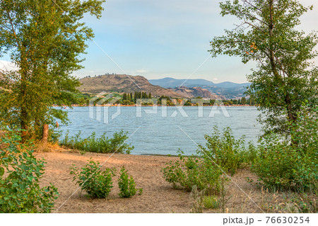 Beautiful view of golden sunset on Osoyoos lake Beautiful view of golden sunset on Osoyoos lake 76630254