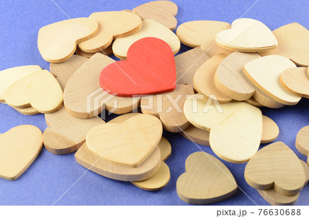 Red Wood Heart 76630688