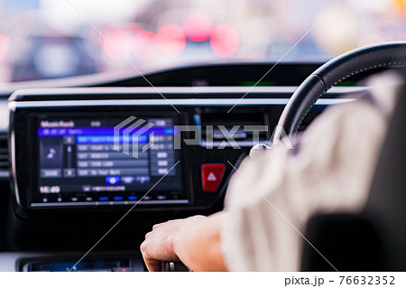 カーナビ　カーオーディオを利用して運転　【カーライフ　日常】 76632352