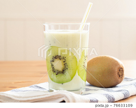 キウイのヨーグルトスムージー 76633109