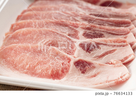 トレーに入った国産豚肉　生姜焼き用　ポークジンジャー 76634133