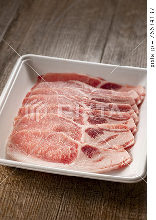 トレーに入った国産豚肉 生姜焼き用 ポークジンジャー トレーに入った国産豚肉 生姜焼き用 ポークジンジャー 76634137
