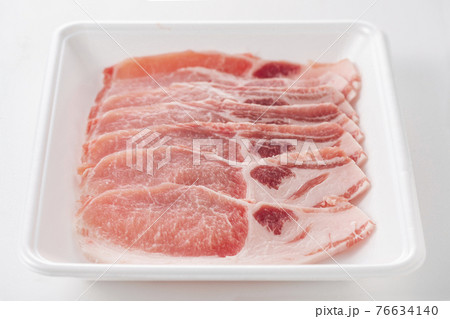 トレーに入った国産豚肉 生姜焼き用 ポークジンジャー トレーに入った国産豚肉 生姜焼き用 ポークジンジャー 76634140