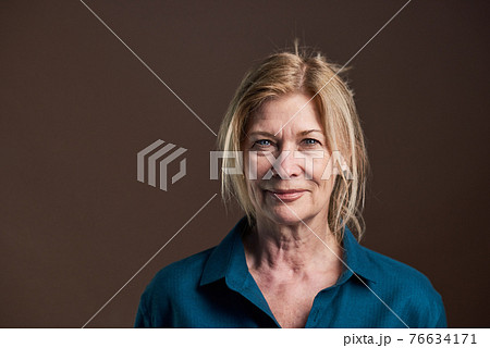Close-up of senior woman 76634171
