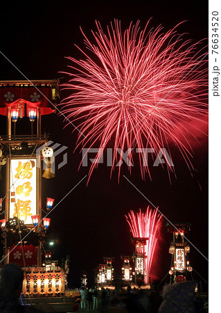 能登の花火とキリコ(あばれ祭 石川県 能登町) 能登の花火とキリコ(あばれ祭 石川県 能登町) 76634520