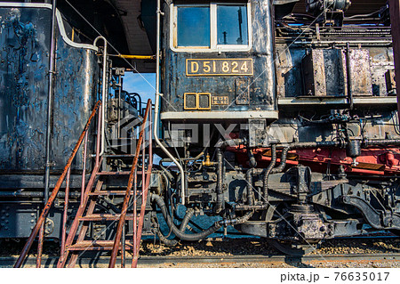 （長野県）諏訪市湖畔公園に展示されている、D51蒸気機関車・運転室 76635017