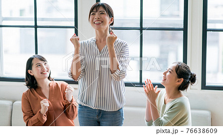 立ち直るアラサー女子 76638609