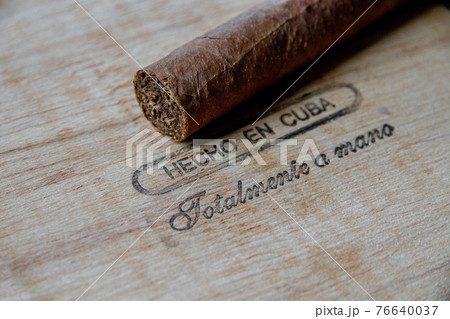 Cuban cigar on vintage wooden box 76640037