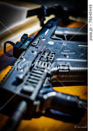 置かれた銃 76640449