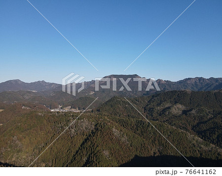 奥三河の山並み　北設楽郡設楽町田峯から見た山並み 76641162