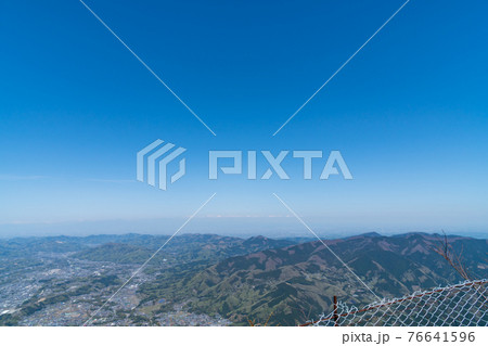 武甲山の山頂から見た景色(秩父市街方面) 武甲山の山頂から見た景色(秩父市街方面) 76641596