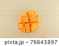 カットされたアップルマンゴー 76643897