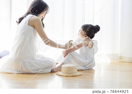 親子　スキンケア　ビューティー 76644925