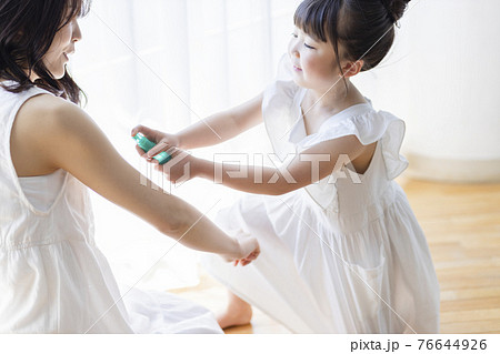 親子　スキンケア　ビューティー 76644926