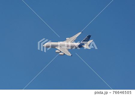 エアバスA380試験機旋回 76646505