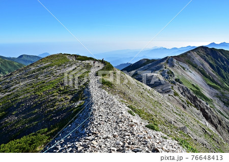 白馬岳馬ノ背付近 小蓮華岳へ続く稜線 白馬岳馬ノ背付近 小蓮華岳へ続く稜線 76648413