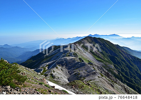白馬岳馬ノ背付近 小蓮華岳へ続く稜線 白馬岳馬ノ背付近 小蓮華岳へ続く稜線 76648418
