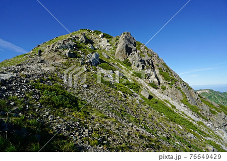 白馬岳　三国境から馬ノ背に向かって進む登山道 76649429