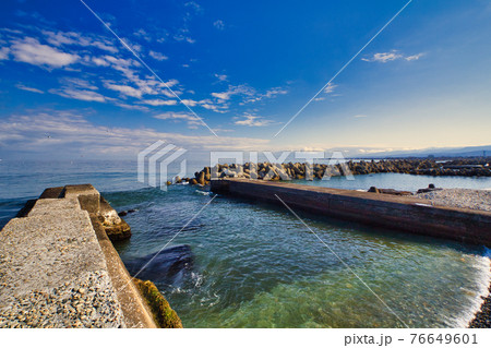 春の富山県上市川河口付近の様子 春の富山県上市川河口付近の様子 76649601