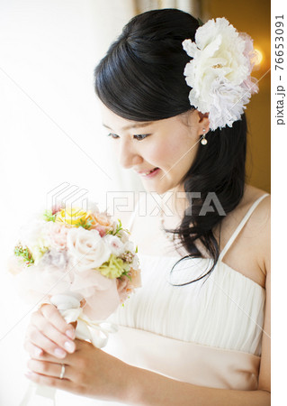 ブーケを持つ花嫁 76653091