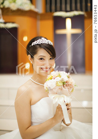 ブーケを持つ花嫁 ブーケを持つ花嫁 76653443