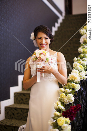 ブーケを持つ花嫁 76653637