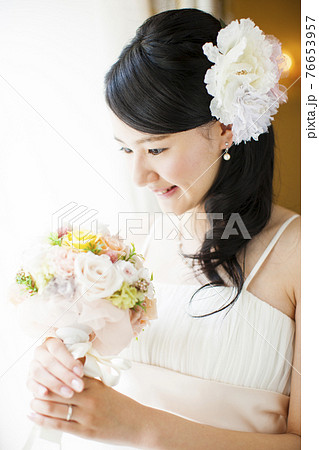 ブーケを持つ花嫁 76653957